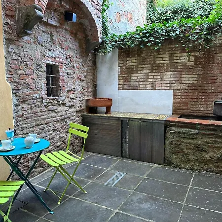 아파트 Torre Guinigi - Anfiteatro W/courtyard 루카