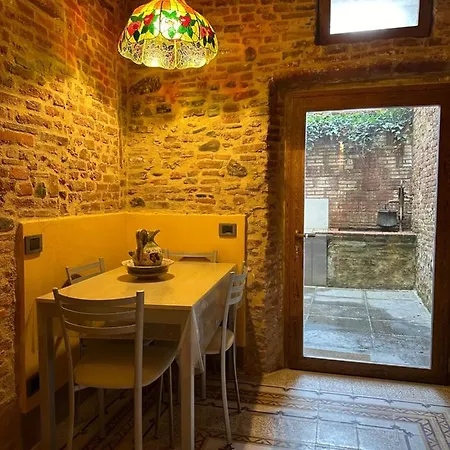 아파트 Torre Guinigi - Anfiteatro W/courtyard 루카